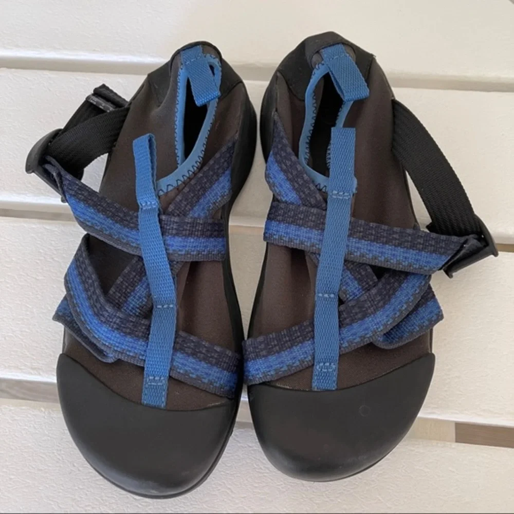 Chaco water shoes Kids size 3 blue nearly new